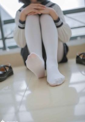 女子高中部的腰姿羽毛球策驰