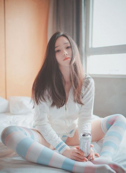 年轻漂亮的女教师2