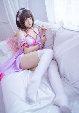 老头边吃奶边弄进去呻吟的视频